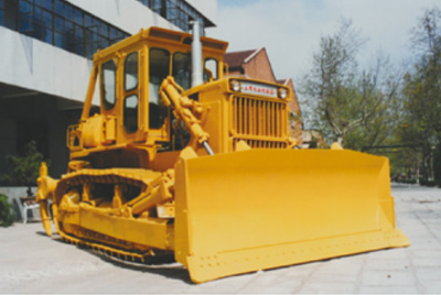 山推推土機(jī)累計(jì)銷量突破2000臺(tái)；被國(guó)家經(jīng)貿(mào)部批準(zhǔn)為進(jìn)出口自營(yíng)權(quán)企業(yè)。