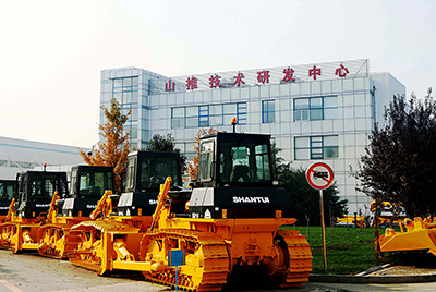 2009年，山推研發(fā)中心被國(guó)家人事部批準(zhǔn)設(shè)立博士后科研工作站，同年召開首屆科技創(chuàng)新大會(huì)。